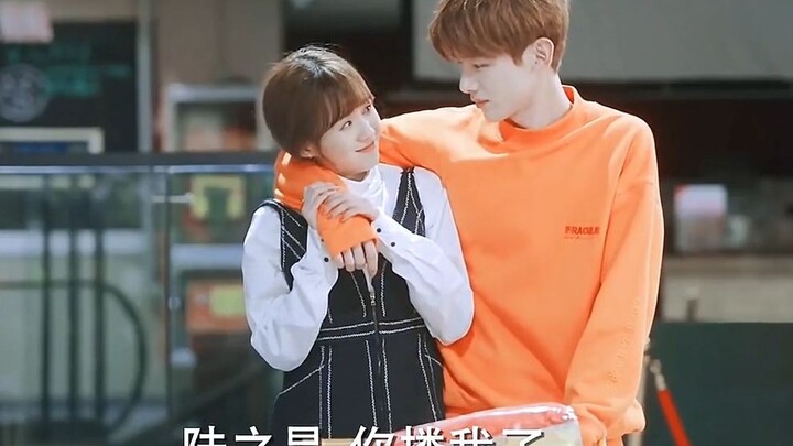 ما إن تلتقي الفتاة بالشخص الذي تحبه، عليها أن تكون البادئة! لا تنتظري أن يبادر الولد أولاً، فهذا حقا