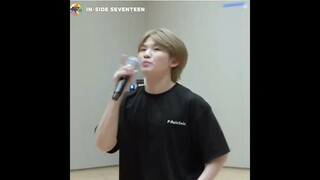 help~ poor woozi's mic 😂🎤