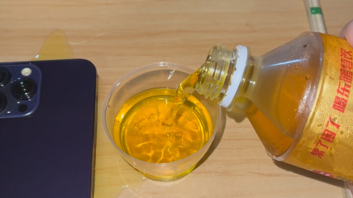 فتاة صغيرة خجولة، انطوائية، قلقة اجتماعيًا، وهادئة