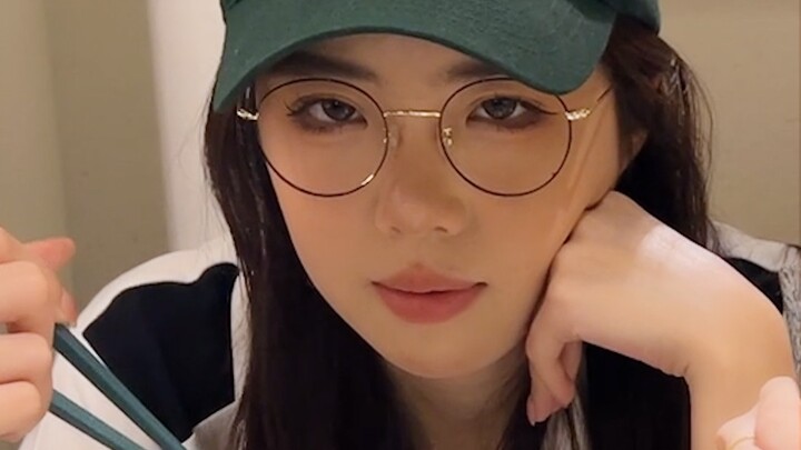 仨人加一块儿得有八百个心眼儿