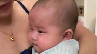 เด็กน้อยวัยหกเดือนถูกป้ารังแกจนต้องร้องไห้กับยาย แม้จะยังพูดไม่ได้ แต่ดวงตาของเขาเต็มไปด้วยความตื่นต