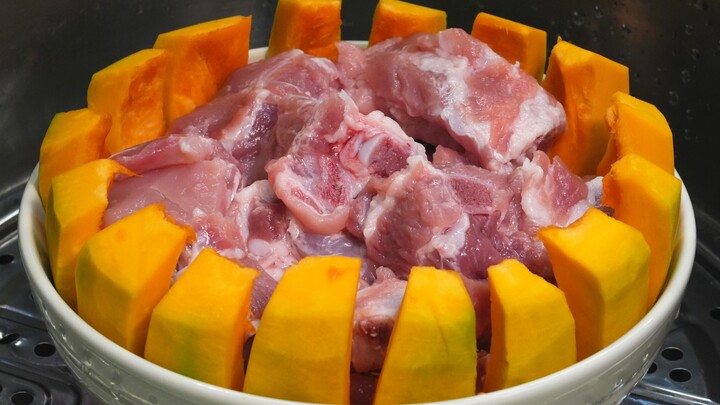Pork ribs and pumpkin are a match made in heaven! Restaurants charge 88 yuan per serving, but you ca