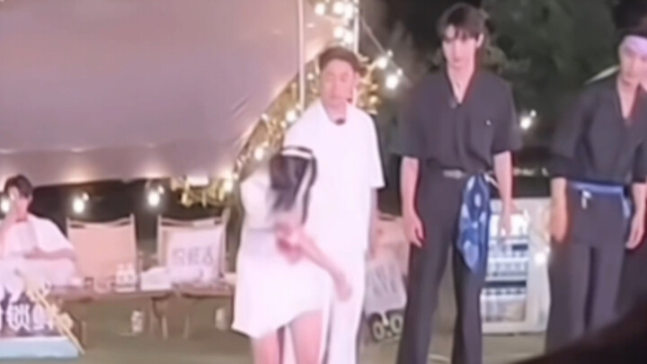 ไม่ได้ดูเซิ่นเยว่แสดงท่าทางตลกๆ มานานแล้ว ช่วงเวลาสั้นๆ แต่สนุกมากเลย