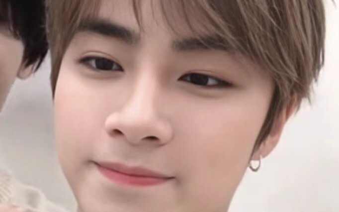 My Relationship with My Bias: Best Buddies Who Share Everything 2.0