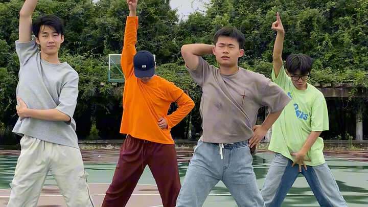 Trong thời gian vắng bóng, anh chàng lông nách chính là chó