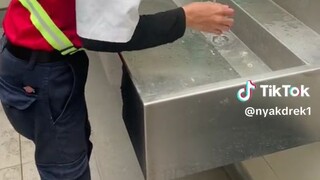 🗿
