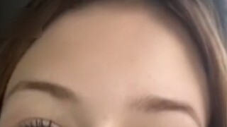 Apakah Anda lebih suka pupil terang atau pupil gelap?