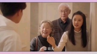 周生辰、时宜同居 ，意外被长辈撞见 ，周生辰吓得穿着拖鞋就跑了