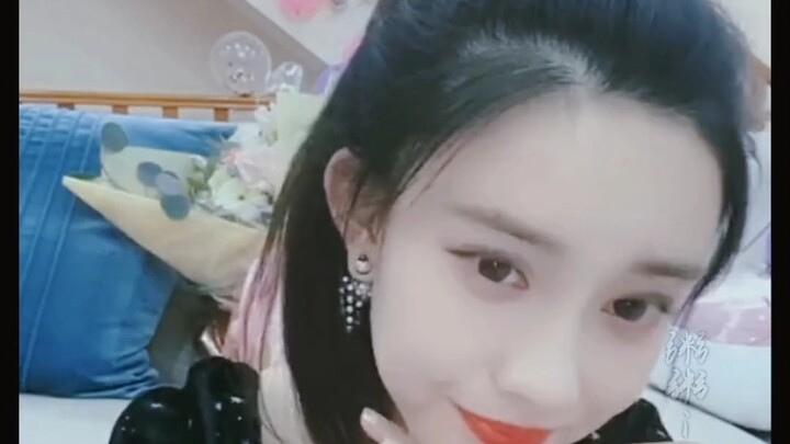 Dạo này toàn đi “đào bới” lại các video của chị Mạnh, nhiều lúc xem đến nơi là nước mắt chảy ròng rò