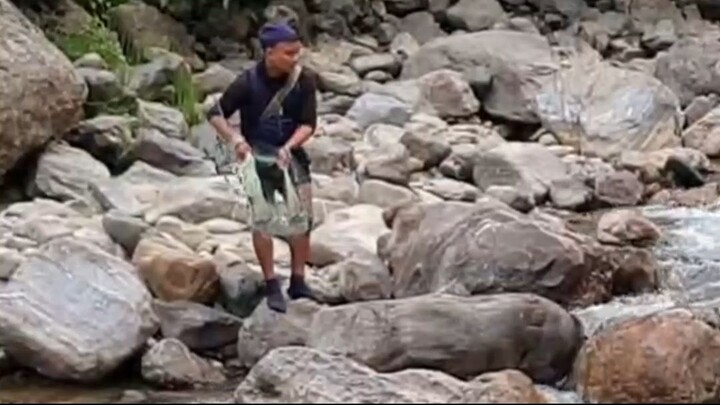 cast net fishing in Nepal | himalayan trout fishing with handmade cast net |