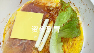用挂面自制豪华版烤冷面，解锁新吃法，他超爱