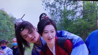 Đạo diễn thực sự hiểu được! Nhìn hai người này lúc nào cũng cười hạnh phúc.
