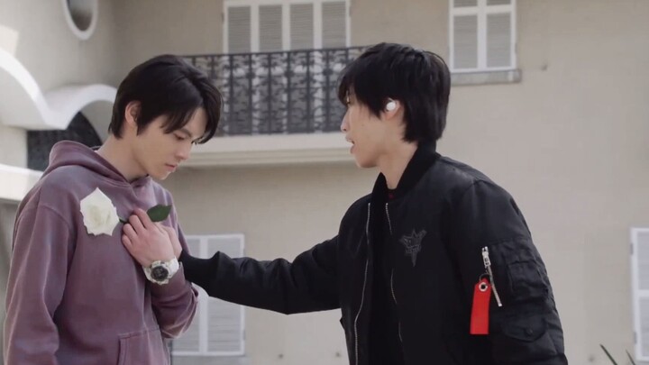 เมื่อไหร่ก็ตามที่สองคนนี้ยืนอยู่ด้วยกัน BGM ก็อดไม่ได้ที่จะดังก้องอยู่ในหัวของฉัน