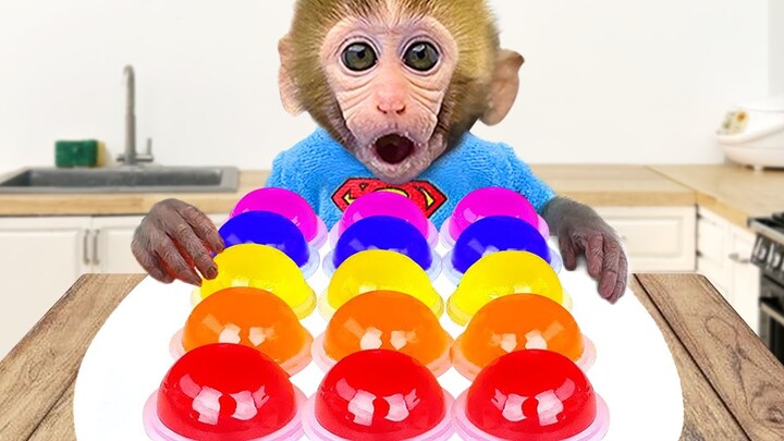 Monkey Baby Bon Bon eat rainbow jelly in the garden and ducklings go to the toilet