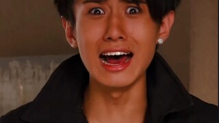 “不愧是前传最强的队长，直接一脚踢飞库忿斯！”