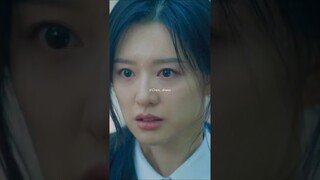 Her husband saved her life😱🤯#kdrama #shorts #savage #kimjiwon #kimsoohyun #queenoftears #ytshorts