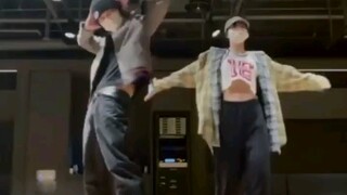 Holy crap! What a dream collaboration! LISA and TEN from WayV dance together to KICK BACK!! Ahhhhhhh