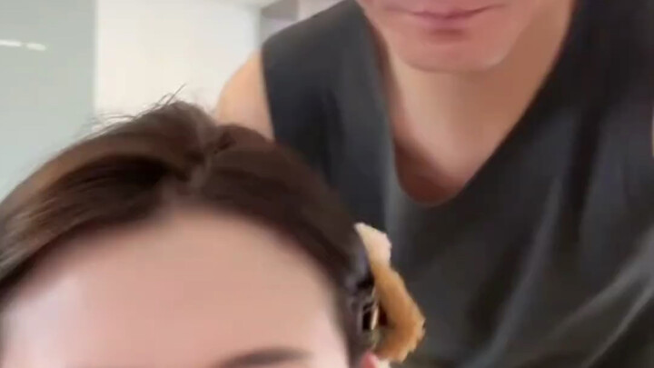 Pan Hong and His Wife's Hilarious Daily Life with 450 Million