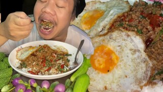 กะเพรายี่เดียว(เผ็ดๆ)ทำกินเองแบบสะใจ มาครับเพื่อนๆมากินกันครับผม