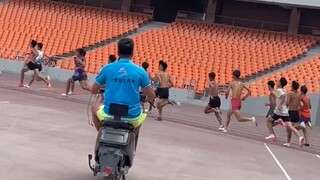 ดูเหมือนโหดร้ายและไร้ความปรานี แต่ใครเล่าจะเข้าใจเจตนาอันดีของโค้ชได้บ้าง? เลือกฝึกกีฬาที่กานซู่ฉ่าว