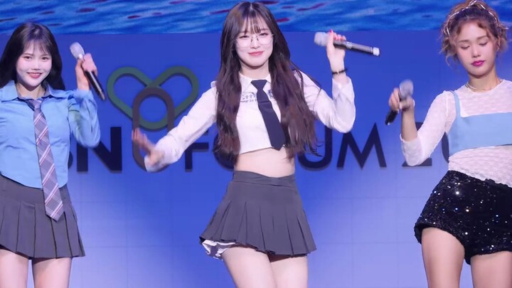 ARIN, the adorable goddess from the Korean girl group OH MY GIRL—this young lady, I truly adore her.