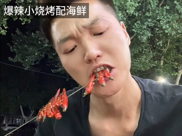 แผงลอยริมถนนยามดึกได้รองรับผู้ชายที่ผิดหวังไปกี่คนแล้วนะ น่าเศร้าเหลือเกิน