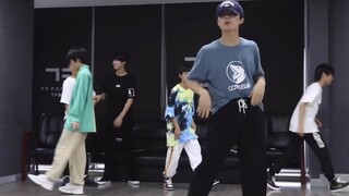 【苏新皓】13岁重庆初中生一骑绝尘舞蹈演绎Freak