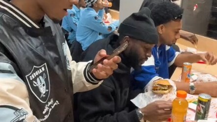 Vác theo tàu hỏa trốn khỏi Trái Đất trong đêm