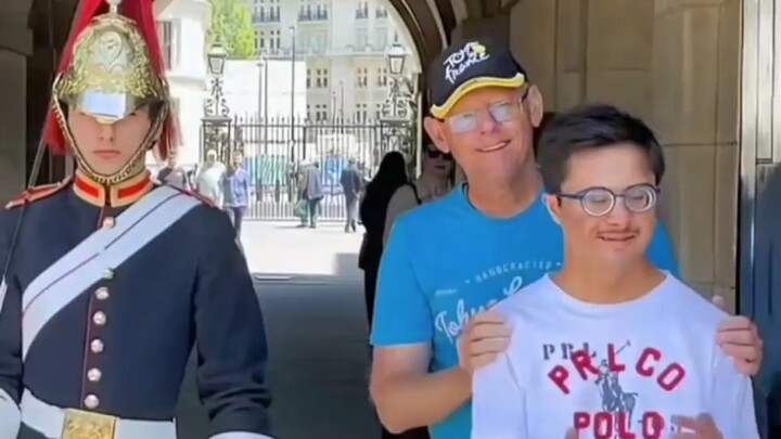 When the British Royal Guard Meets a Special Patient ∽
