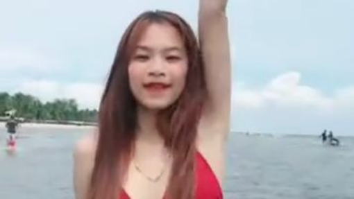Joget dengan bikini, udah deh 4ncurrr deh kalian