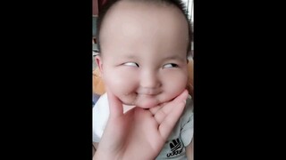 Perilaku Bayi Manusia yang Membingungkan