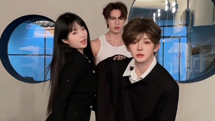 Ba người cùng đi ắt có người khiến ta kinh ngạc......