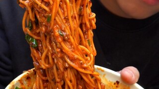 Coming to Chongqing is either for hotpot or for spicy broad bean and pea stew.