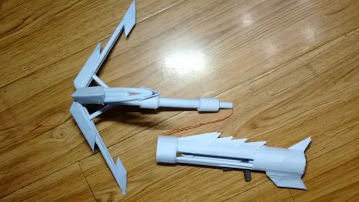[DIY] Handcraft weapon figure from video game using papers