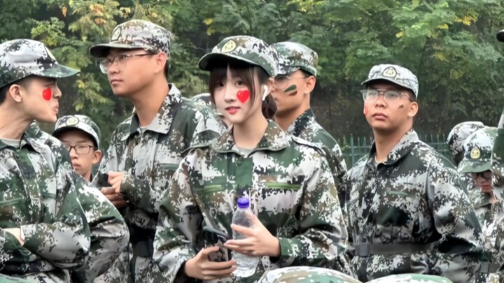 The blogger I’ve been following for so long actually turned out to be my classmate?