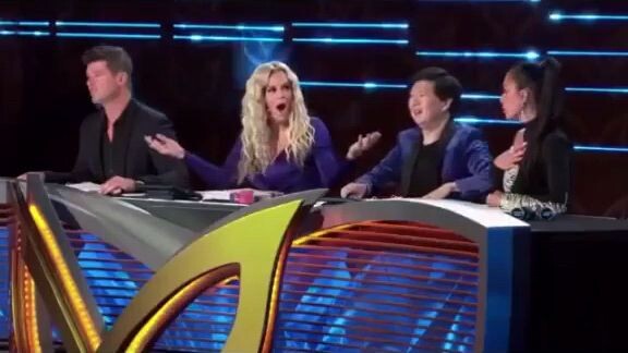 Basketball player n Singer pa idol Victor Olidapo