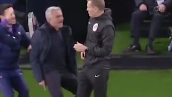 Tôi cũng không biết rốt cuộc ai đúng ai sai.