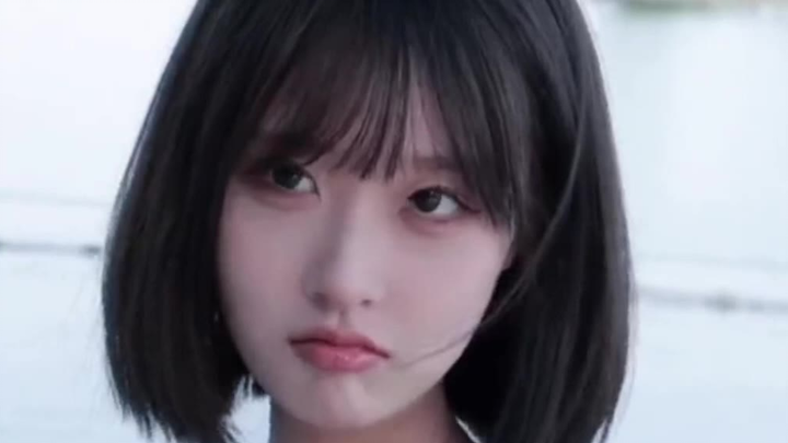 مجموعة فتيات جميلات بقصة شعر قصيرة | أخوات جميلات تخطفن الأنظار