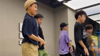 还记得kiss me more吗？相隔一年又上14老师课啦！舞还是那么帅！