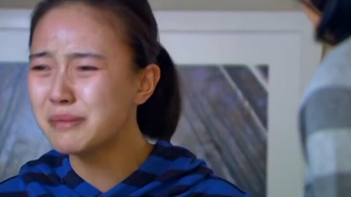 Mẹ già qua đời mà con gái vẫn bình thản như không, cháu gái tức quá lên tiếng dạy dỗ bố mẹ một trận.