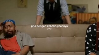 PRIA DENGAN KEBAHAGIAANNYA