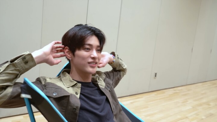 [Official Chinese Subtitles] 260524 Dance Practice Behind the Scenes | An’an even imitated a seal’s 