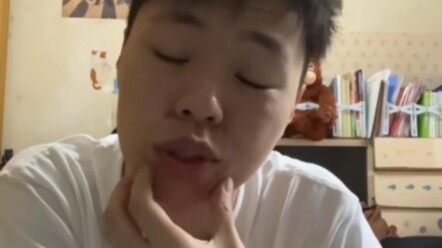 Setelah Yongqi ikut pemilihan cowok ganteng di Universitas Bahasa Asing Sichuan...