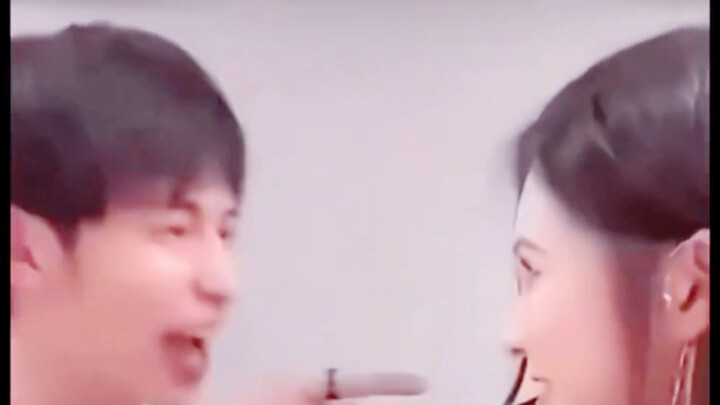 Đồng Cẩm Trình: Anh em ơi, cái âm thanh này chịu không nổi nữa rồi!