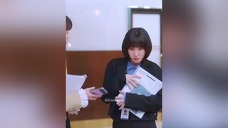 Tui hông có hiền đâu à nha… bạn tui bày gì là tui làm cái nấy á 😂 xuhuong kdrama extraordinaryattorneywoo nuluatsukylawooyoungwoo phimhanquoc phimhay reviewphim parkeunbin hayoonkyung hitv kdramavn fy