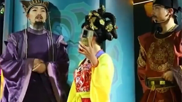 #The盛唐密盒 actors’ livestream is so funny, and the audience is even funnier hahahahaha! #盛唐密盒