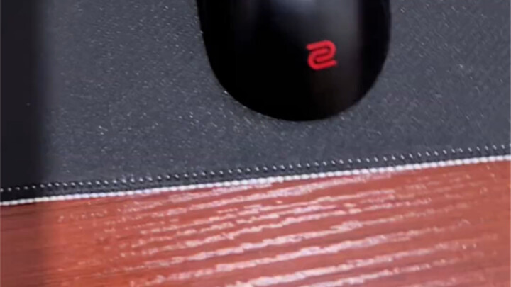 เพิ่งซื้อแผ่นรองเมาส์มาใหม่ แต่ใช้ยากไปหน่อย ทำไมถึงเป็นแบบนี้นะ?