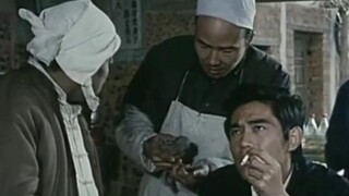 八十年代下馆子，半斤牛肉9毛钱，一只烧鸡3块钱，喝啤酒要搭菜买