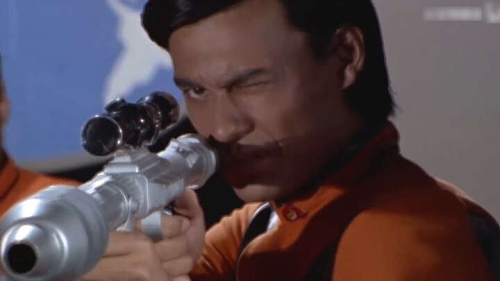 [Episode by episode commentary on Ace 12] Ace plays with Ultraman's guillotine in many ways. Can you