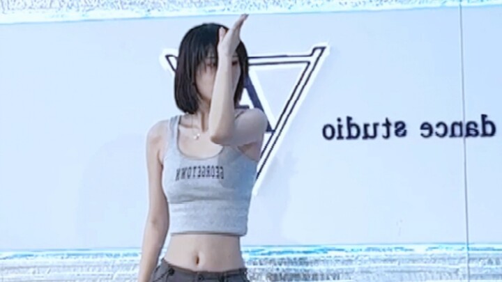 Elbow sister dance illusion